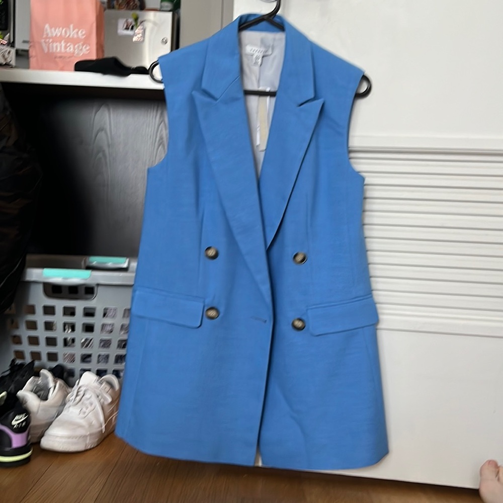 Top shop sleeveless blazer!